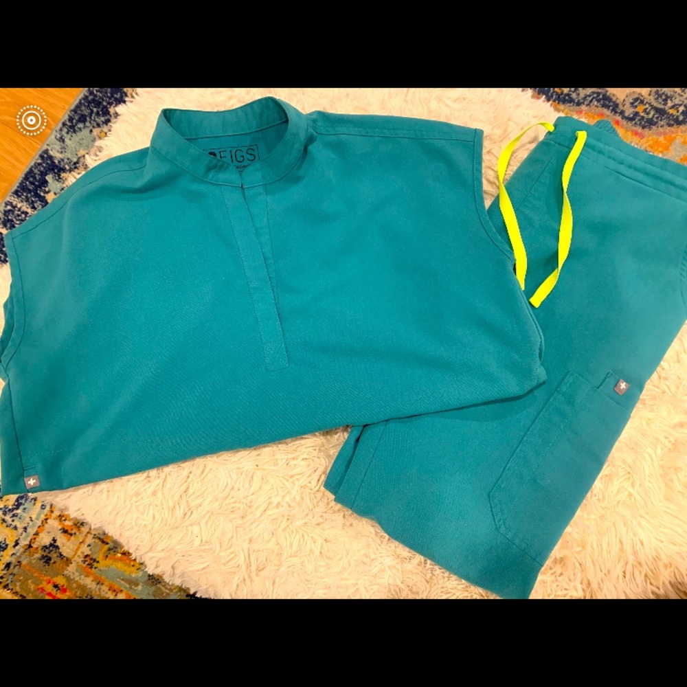 FIGS marine color scrub set